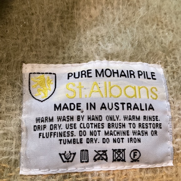 St.Albans Pure Mohair Throw - Picture 3 of 5